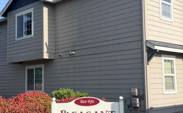 Pictures of Multifamily property located at 668 MIDWAY RD, MEDFORD, OR 97501 for sales - image #1