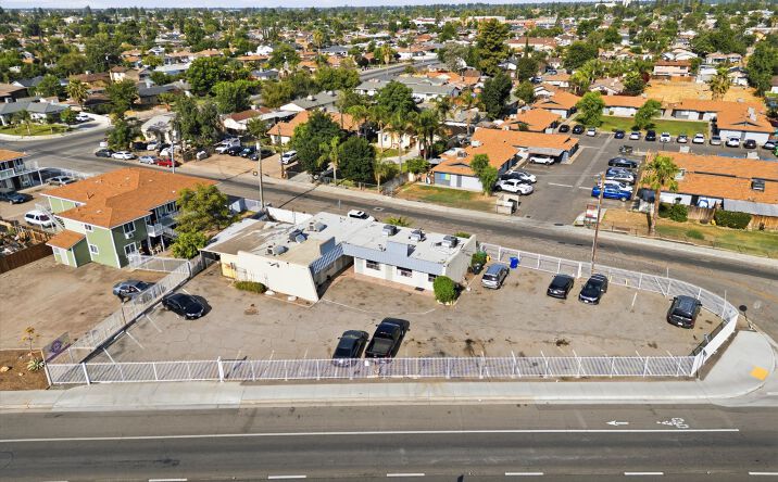 Pictures of Retail, Office, Mixed Use property located at 2401 South Chester Avenue, Bakersfield, CA 93304 for sales - image #1