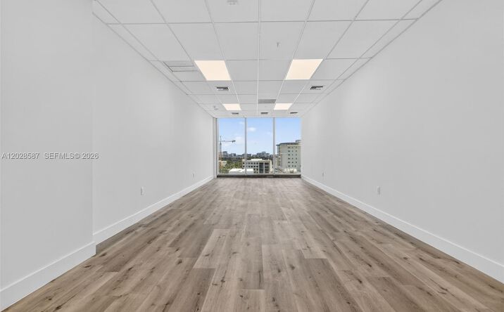 Pictures of Office property located at 2820 NE 214th St # 1006, Aventura, FL 33180 for sales - image #1