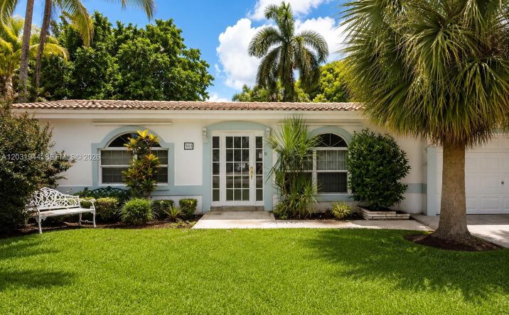 Pictures of Multifamily property located at 800 NE 2nd Ct, Hallandale Beach, FL 33009 for sales - image #1