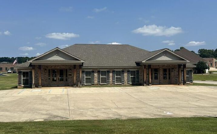 Pictures of Office property located at 4715 N Park Drive, Meridian, MS 39305 for sales - image #1