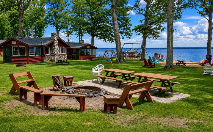 Pictures of Multifamily, Hospitality property located at 127 Oneida Drive, Houghton Lake, MI 48629 for sales - image #1