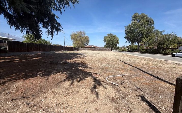 Pictures of Land property located at 1978 N Indian Hill, Claremont, CA 91711 for sales - image #1