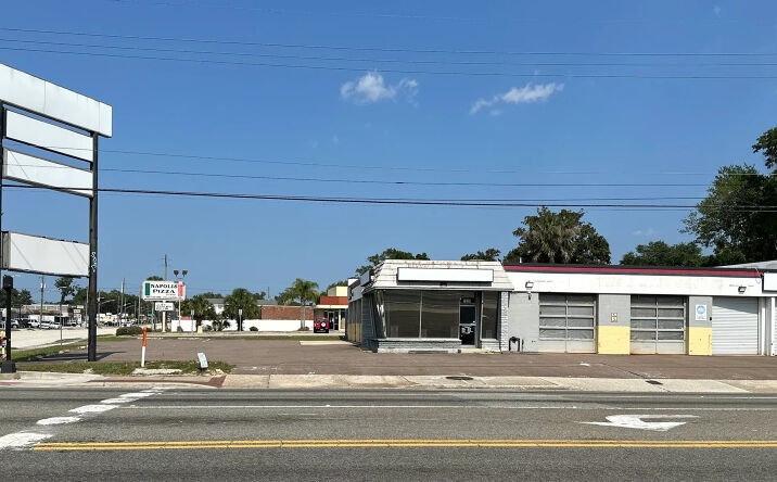 Pictures of Retail property located at 1227 N. University Boulevard, Jacksonville, FL 32211 for sales - image #1