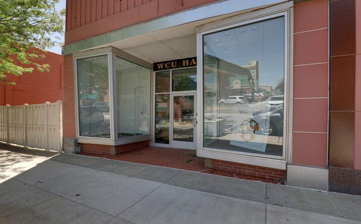 Pictures of Office, Retail property located at 516 Maine Street, Quincy, IL 62301 for sales - image #1