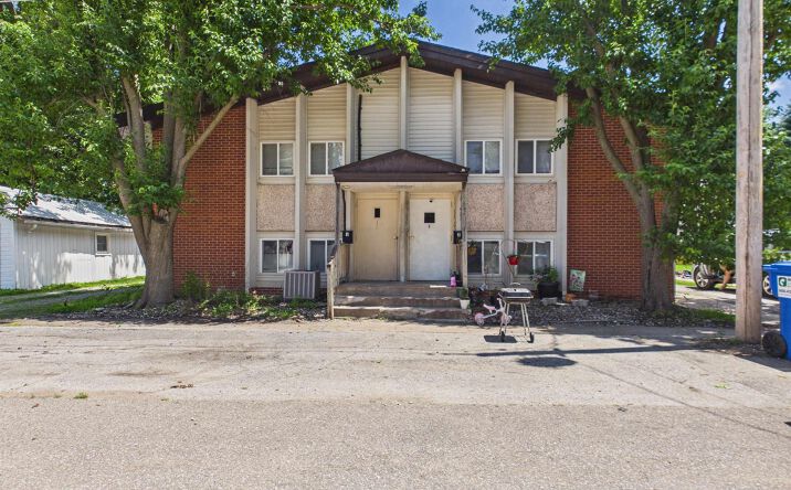 Pictures of Multifamily property located at 18 S 5Th Street, Albia, IA 52531 for sales - image #1