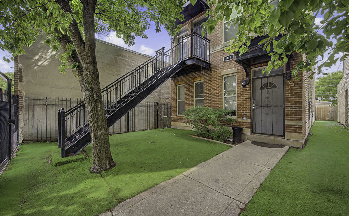 Pictures of Multifamily property located at 915 S Kedzie Avenue, Chicago, IL 60612 for sales - image #1