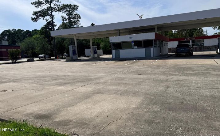Pictures of Retail property located at 1102 BLANDING Boulevard, Orange Park, FL 32065 for sales - image #1