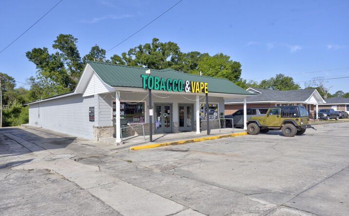 Pictures of Retail property located at 208 South Main Street, Reidsville, GA 30453 for sales - image #1