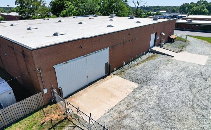 Pictures of Office, Industrial property located at 2105 MAPLE AVE, BURLINGTON, NC 27215-6853 for sales - image #1