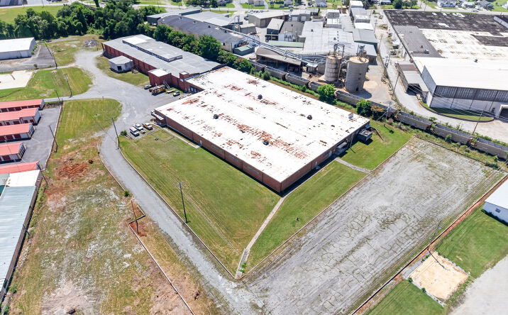 Pictures of Industrial property located at 915 Sparta Street, McMinnville, TN 37110 for sales - image #1