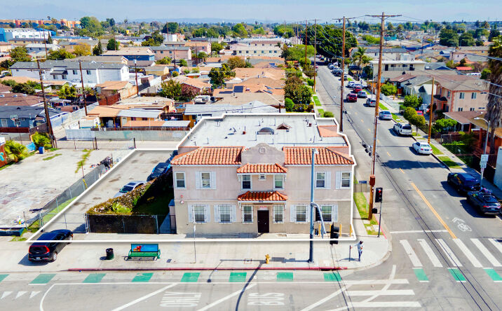 Pictures of Multifamily property located at 9124 S BROADWAY, LOS ANGELES, CA 90003 for sales - image #1