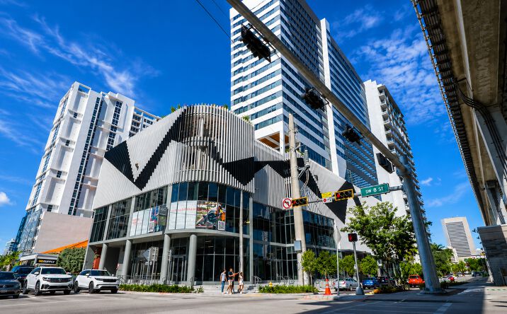 Pictures of Retail property located at 115 Southwest 8th Street, Miami, FL 33130 for sales - image #1