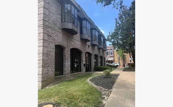 Pictures of Office property located at 120 West Main Street, Belleville, IL 62220 for sales - image #1