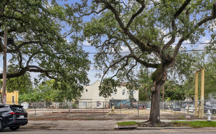 Pictures of Retail, Land property located at 4707 Magazine Street, New Orleans, LA 70115 for sales - image #1