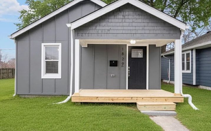 Pictures of Multifamily property located at 1829 New St, Indianapolis, IN 46203, 2015 Hillside Ave, Indianapolis, IN 46218, 2520 Station St, Indianapolis, IN 46218, 4319 Baker Dr, Indianapolis, IN 46235, 4414 N Kitley Ave, Indianapolis, IN 46226, 5672 Dollar Run Ln, Indianapolis, IN 46221 for sales - image #1