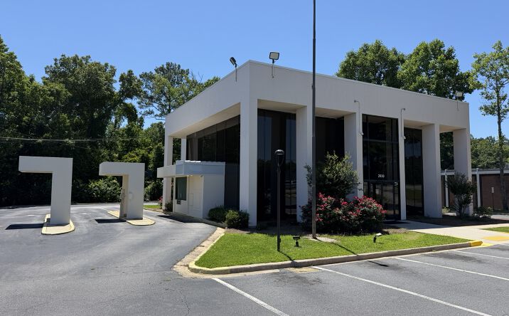 Pictures of Retail property located at 2930 Riverside Drive, Macon, GA 31204 for sales - image #1