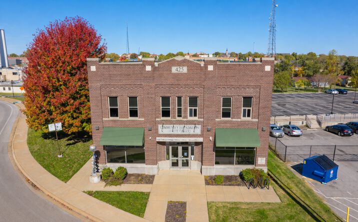 Pictures of Office property located at 425 East Trafficway Street, Springfield, MO 65806 for sales - image #1