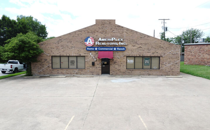 Pictures of Office property located at 8713 White Settlement Rd., Fort Worth, TX 76108 for sales - image #1