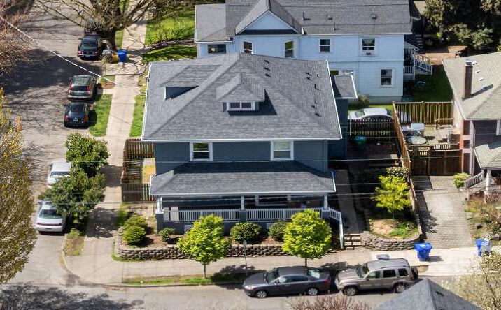 Pictures of Multifamily property located at 1035 SE 14th Ave, Portland, OR 97214 for sales - image #1