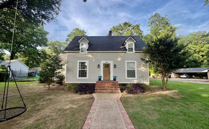 601 N Deer Creek Drive, 69964