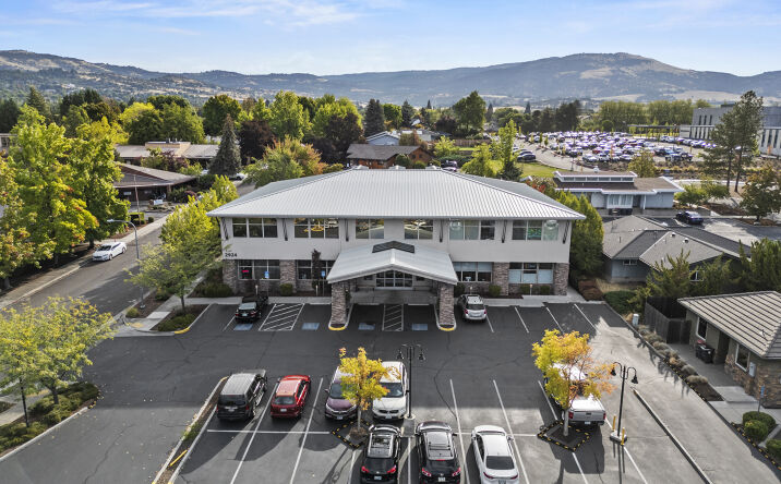 Pictures of Office property located at 2924 Siskiyou Boulevard, Medford, OR 97504 for sales - image #1