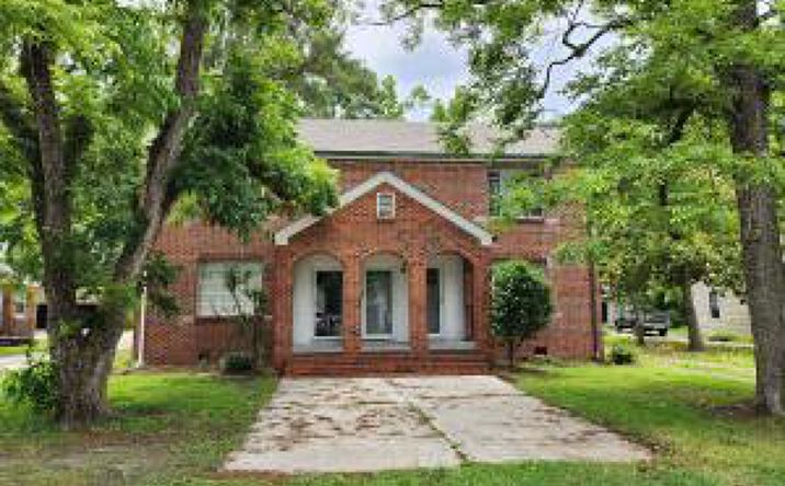 Pictures of Multifamily property located at 112 E Calhoun St, Whiteville, NC 28472 for sales - image #1
