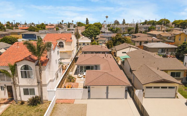 Pictures of Multifamily property located at 18506 Kingsdale Avenue, Redondo Beach, CA 90278 for sales - image #1