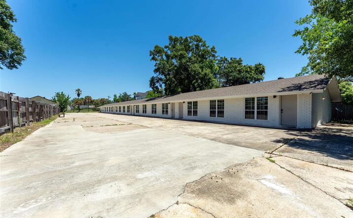 Pictures of Multifamily property located at 638 Iris Street, Lake Charles, LA 70601 for sales - image #1