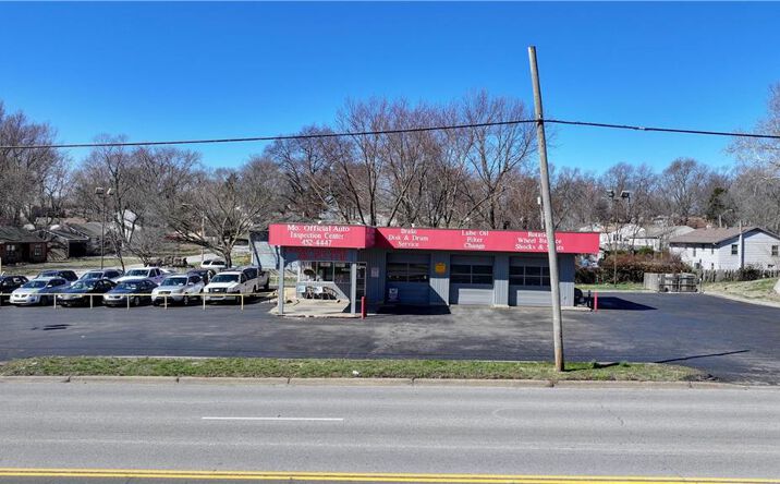 Pictures of Retail property located at 4600 N Brighton Avenue, Kansas City, MO 64117 for sales - image #1