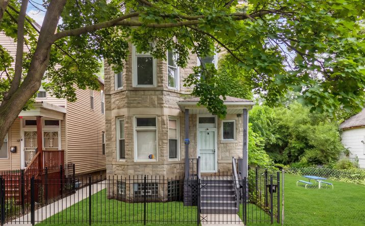 Pictures of Multifamily property located at 6018 S Sangamon Street, Chicago, IL 60621 for sales - image #1
