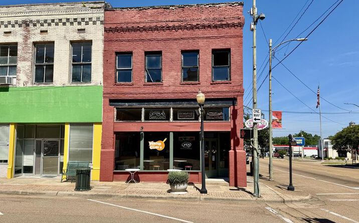 Pictures of Retail property located at 100 S Main Street, Yazoo City, MS 39194 for sales - image #1