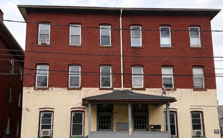 Pictures of Multifamily property located at 18-20 Lawrence Street, Hartford, CT 06106 for sales - image #1