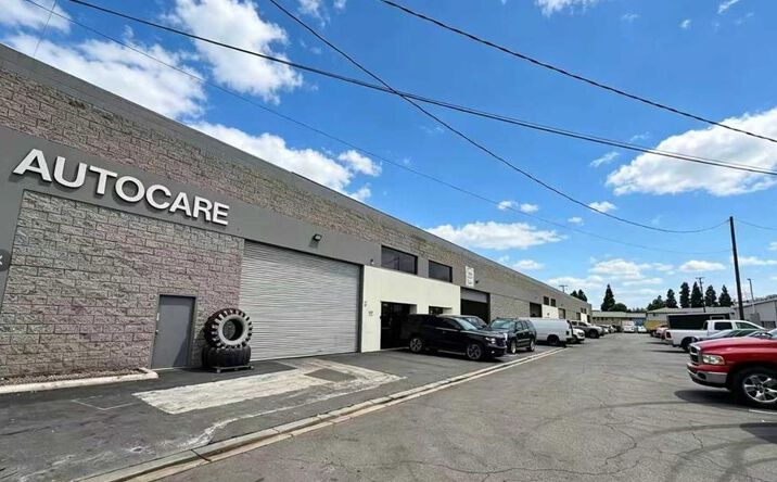 Pictures of Industrial property located at 2512 E South St, Long Beach, CA 90805 for sales - image #1