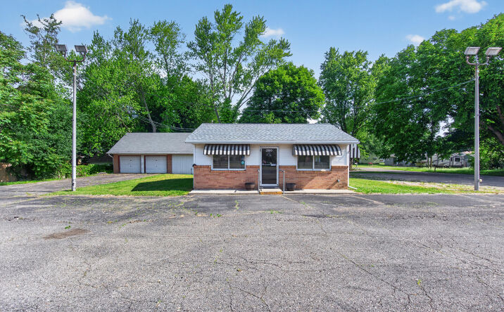 Pictures of Retail property located at 2000 W Ganson Street, Jackson, MI 49202 for sales - image #1