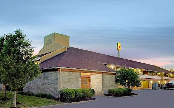 Pictures of Hospitality property located at 330 GLENSPRINGS DR, SPRINGDALE, OH 45246-2304 for sales - image #1