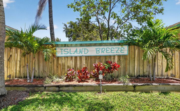 Pictures of Multifamily property located at 305 SW 16th Street, Fort Lauderdale, FL 33315 for sales - image #1
