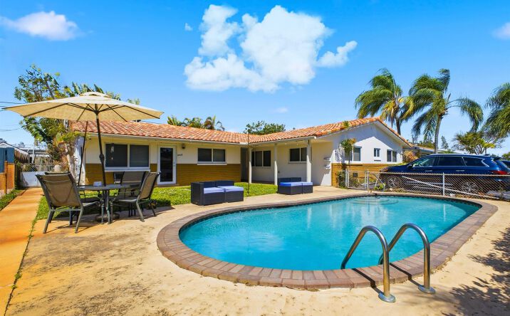 Pictures of Multifamily property located at 451 SE 1st Avenue # B #A & B, Pompano Beach, FL 33060 for sales - image #1
