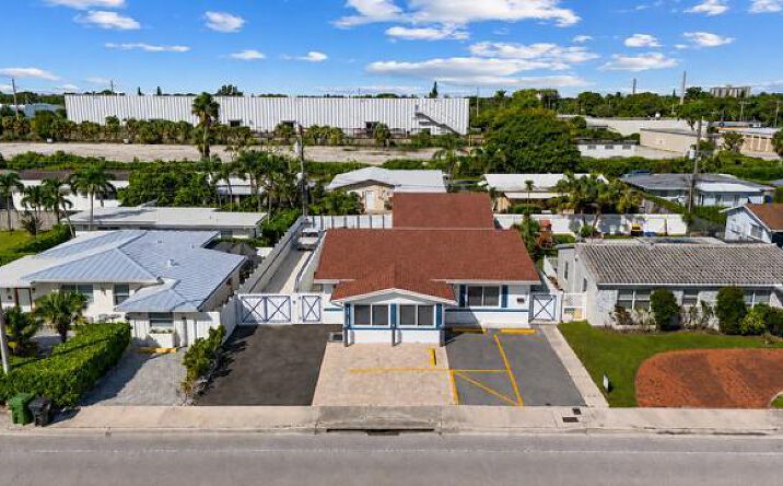 Pictures of Multifamily property located at 1539-1541 NE 15th Avenue, Fort Lauderdale, FL 33304 for sales - image #1