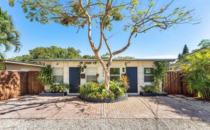 Pictures of Multifamily property located at 1545 NE 32nd Street, Oakland Park, FL 33334 for sales - image #1