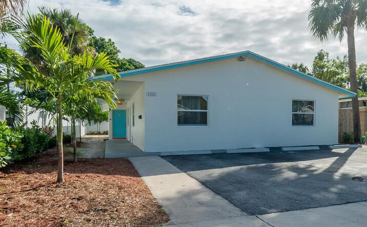 Pictures of Multifamily property located at 1332 Longwood Street, West Palm Beach, FL 33401 for sales - image #1