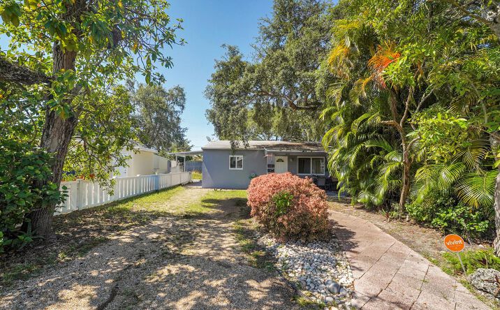 Pictures of Multifamily property located at 2620 Harding Street, Hollywood, FL 33020 for sales - image #1