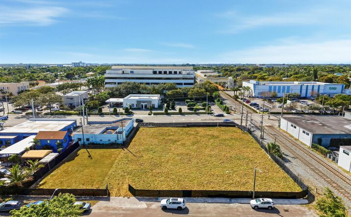 Pictures of Mixed Use, Retail, Business for Sale, Industrial, Office property located at 428 Avon Road, West Palm Beach, FL 33401 for sales - image #1
