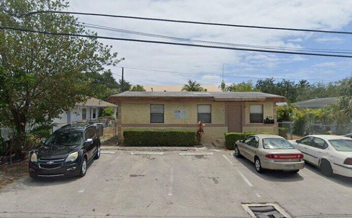 Pictures of Multifamily property located at 831 NW 17th Terrace # 4 #1-4, Pompano Beach, FL 33069 for sales - image #1