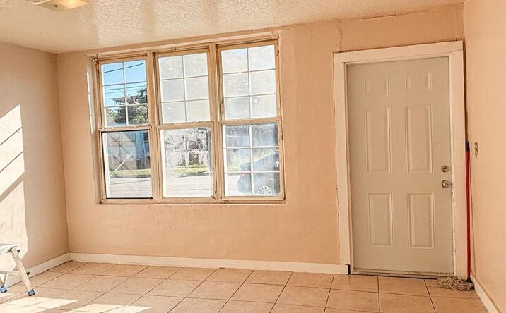 Pictures of Multifamily property located at 433 N 9th N Street, Fort Pierce, FL 34950 for sales - image #1