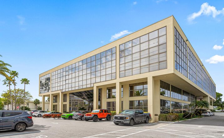 Pictures of Office property located at 631 Us-1, North Palm Beach, FL 33408 for sales - image #1