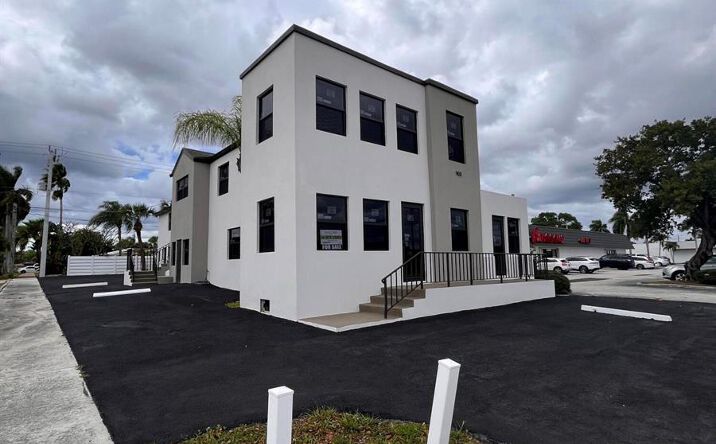 Pictures of Mixed Use, Office, Retail, Special Purpose property located at 900 Federal Highway, Riviera Beach, FL 33403 for sales - image #1