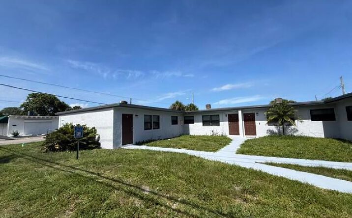 Pictures of Multifamily property located at 2840 Avenue S, West Palm Beach, FL 33404 for sales - image #1
