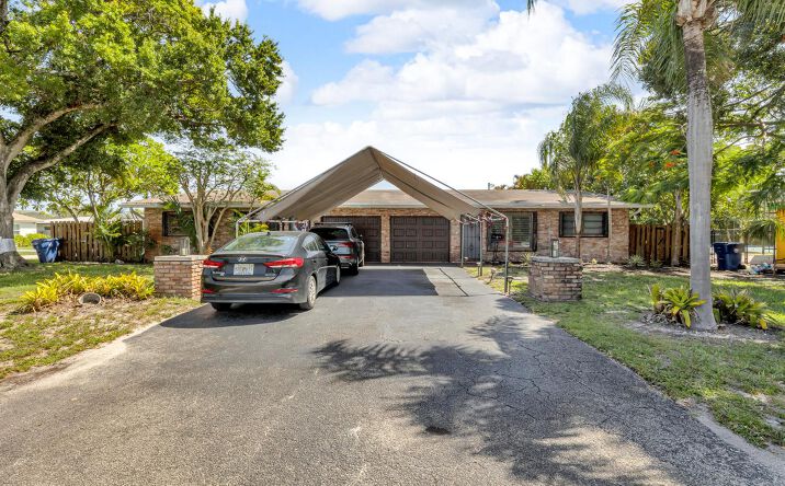 Pictures of Multifamily property located at 608-612 NE 21st Court, Wilton Manors, FL 33305 for sales - image #1