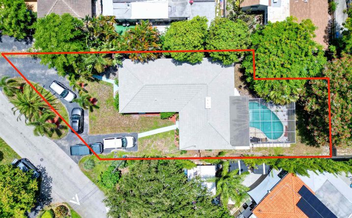 Pictures of Multifamily property located at 1680 NE 34th Lane, Oakland Park, FL 33334 for sales - image #1